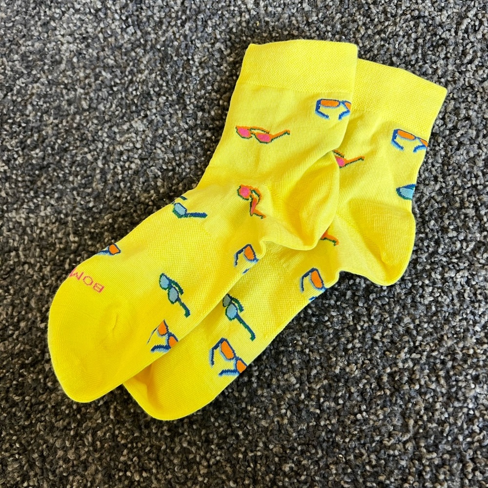 NWOT Bombas Lightweight Quarter Socks Yellow with Sunglasses